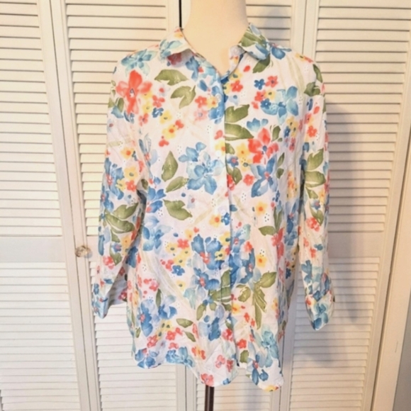 Alfred Dunner Tops - Alfred dunner floral eyelet cotton button down top sz 14